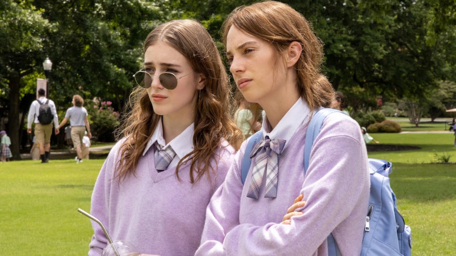 Camila Mendes és Maya Hawke is visszatér szeptemberben a Netflixre