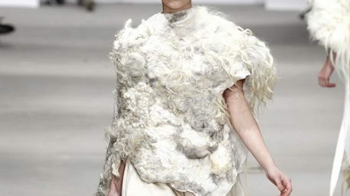 Palvin Barbi a párizsi metróban