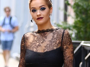 Rita Ora minden nap a vörös szőnyegre öltözik