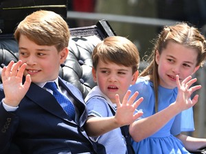 Történelmi pillanat vár Katalin hercegné és Vilmos herceg gyerekeire, ezt a címet fogják viselni, ha apjuk trónra kerül