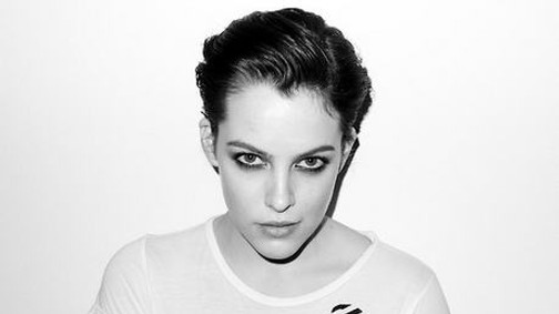 Elvis unokája modellként hódít!