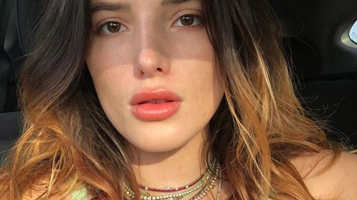 Bella Thorne ismét pucérkodik az Instagramon, ruha nélkül pózol a tükörben