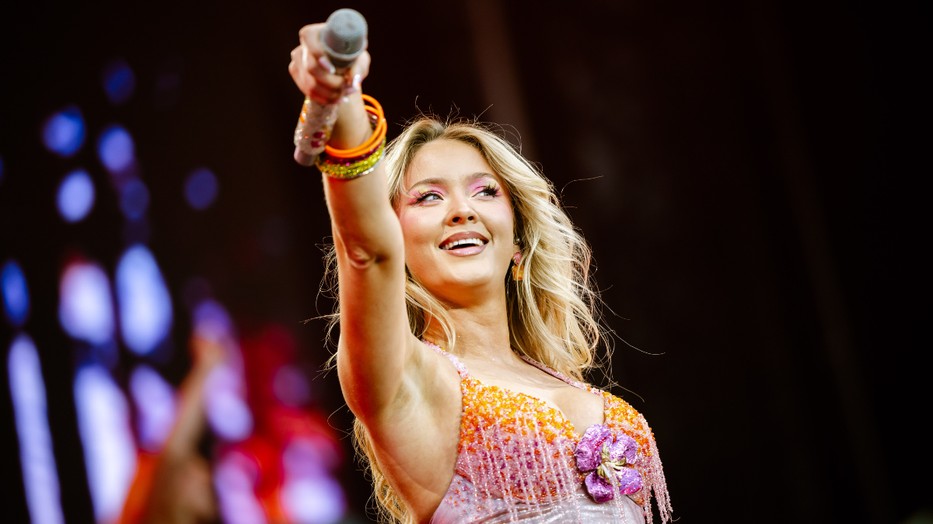 Órási bulit csapott a végtelen nyár királynője, Zara Larsson a Sziget Fesztivál színpadán