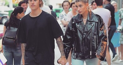 Justin Bieber úgy tapizza az utcán új barátnőjét, mintha nem lenne holnap!