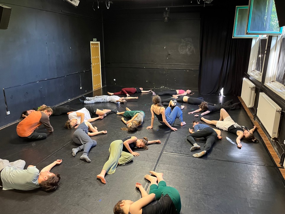 Barnai Lilla nem csak színészként, tánctanárként is dolgozik, kreatív mozgásórákat tart egy középiskolában