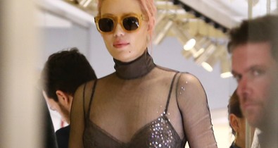 Egy szál melltartóban ment vásárolgatni Iggy Azalea