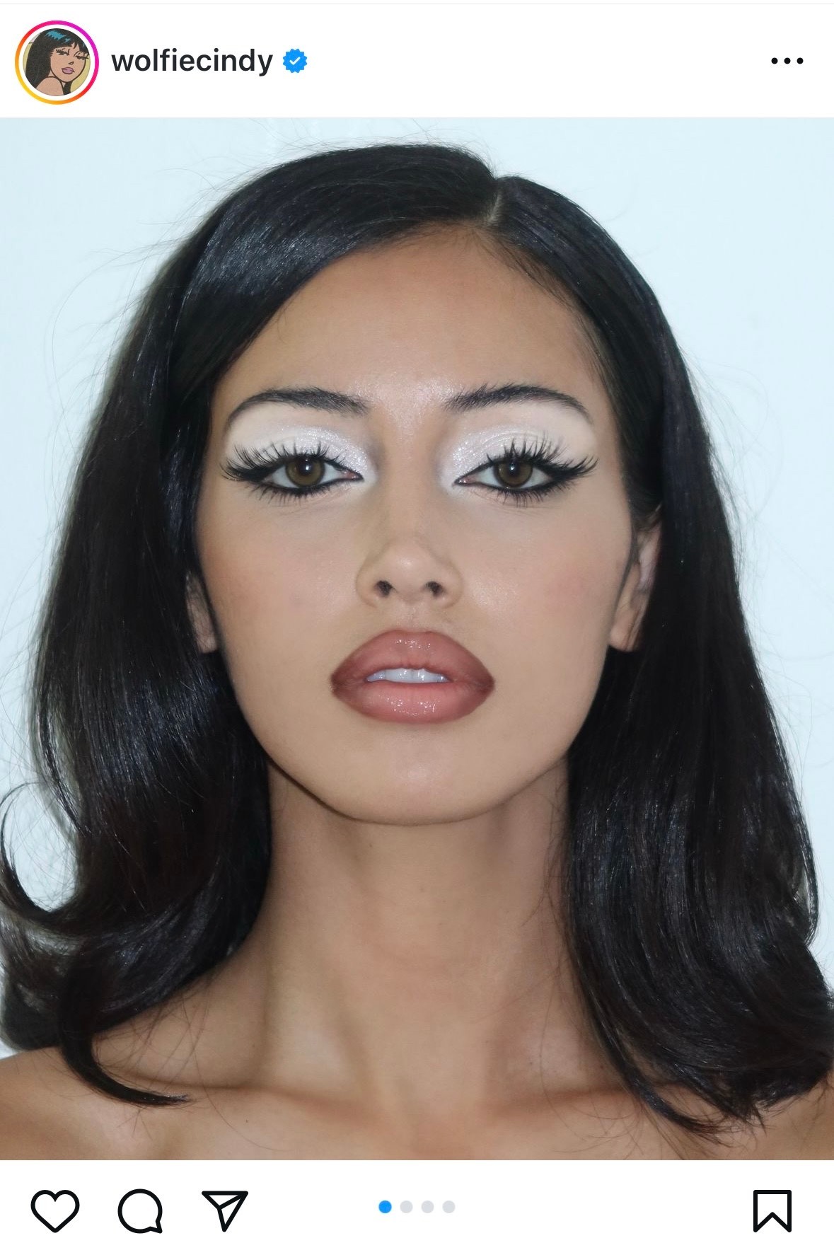 A kilencvenes évek barna szájkontúrja és a világos színű szemhéjpúderek hódítanak idén halloweenkor