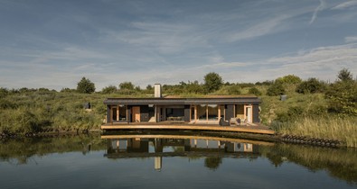 Ide most azonnal beköltöznél! Ez a varázslatos tóparti ház maga az álom