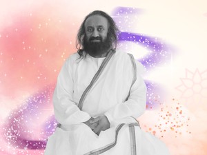 „Elfelejtettünk mosolyogni, és elfelejtettük, micsoda öröm van bennünk” – Ravi Shankar spirituális vezetőt kérdeztük a boldogság titkáról