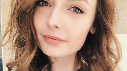 Nagyon morbid, de ez a szemhéjtus még az autóbaleset alatt sem kenődött el!