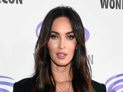 Ritka fotó: Megan Fox és három gyermeke együtt cukiskodnak halloweenkor