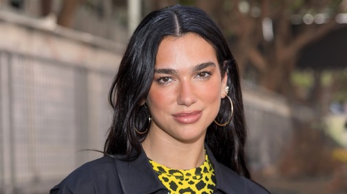 Dua Lipa meztelen partiruhája az egyik legváratlanabb dolog, amit valaha láttunk rajta