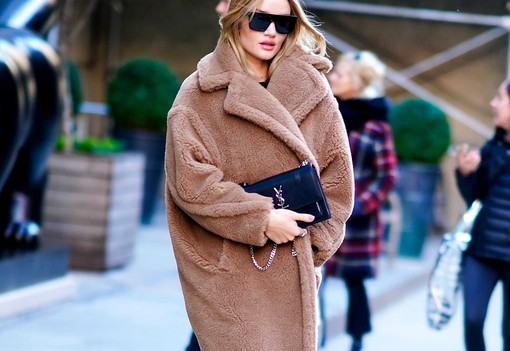 Eredetileg gyerekjátékokhoz készült a szövet, amit felhasználtak a Teddy kabáthoz