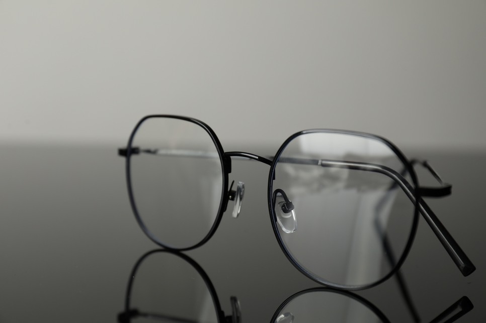 A megfelelő szemüvegkeret kiválasztása kulcsfontosságú.