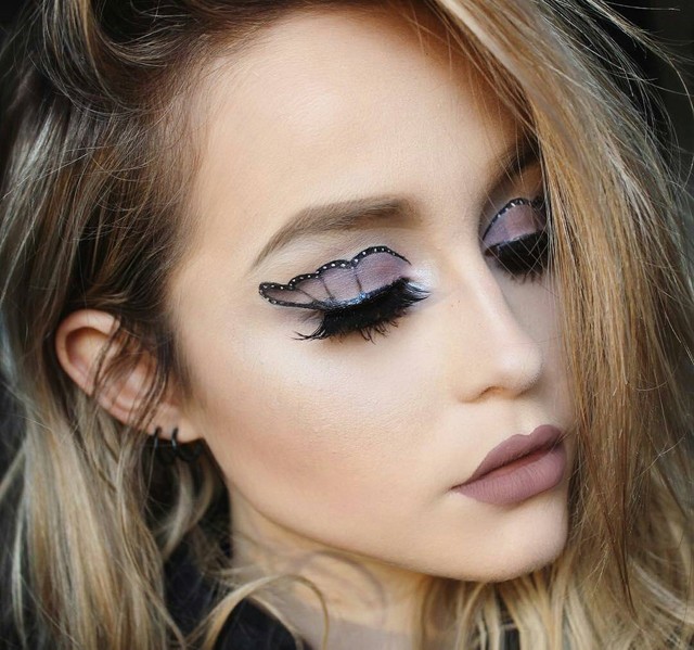 Őrület! Víz alatt sminkeli ki magát TÖKÉLETESEN ez a lány!