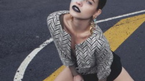 Főszerepben Palvin Barbi lábai