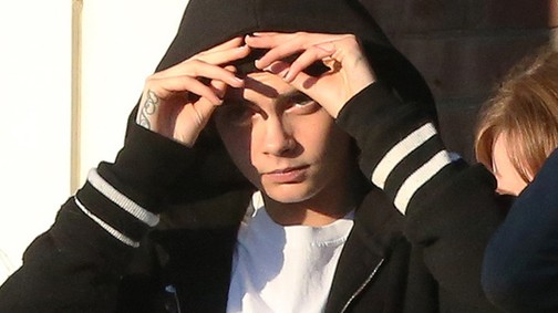 Megtörtént! Cara Delevingne teljesen kopasz!