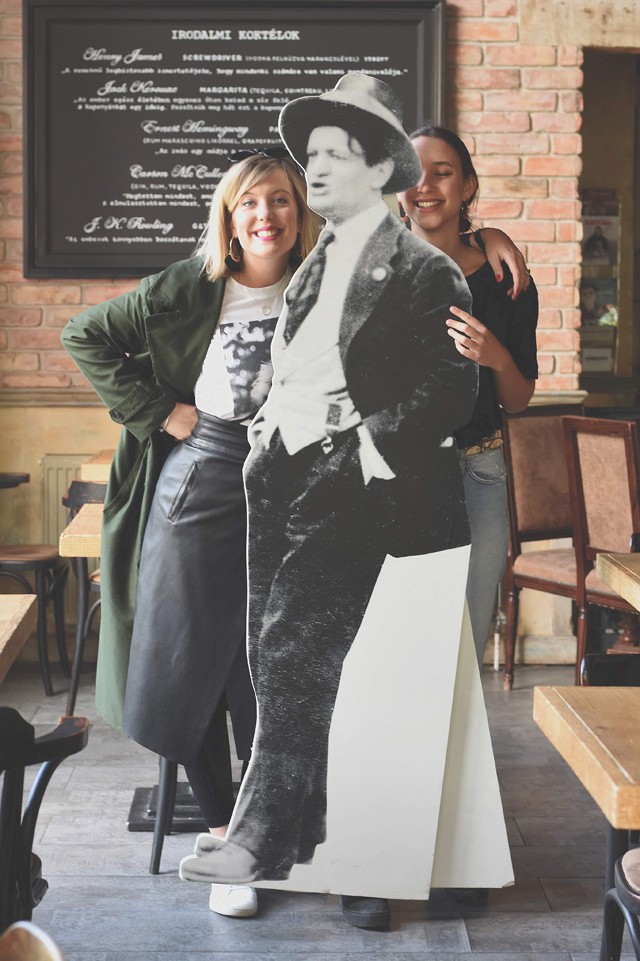 Ott Anna bebizonyítja, hogy a second-hand üzletekben is lehet szuper ruhákat kifogni