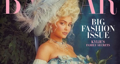 Így még sosem láttad Kylie Jennert: a 18. század inspirálta legújabb fotósorozatát