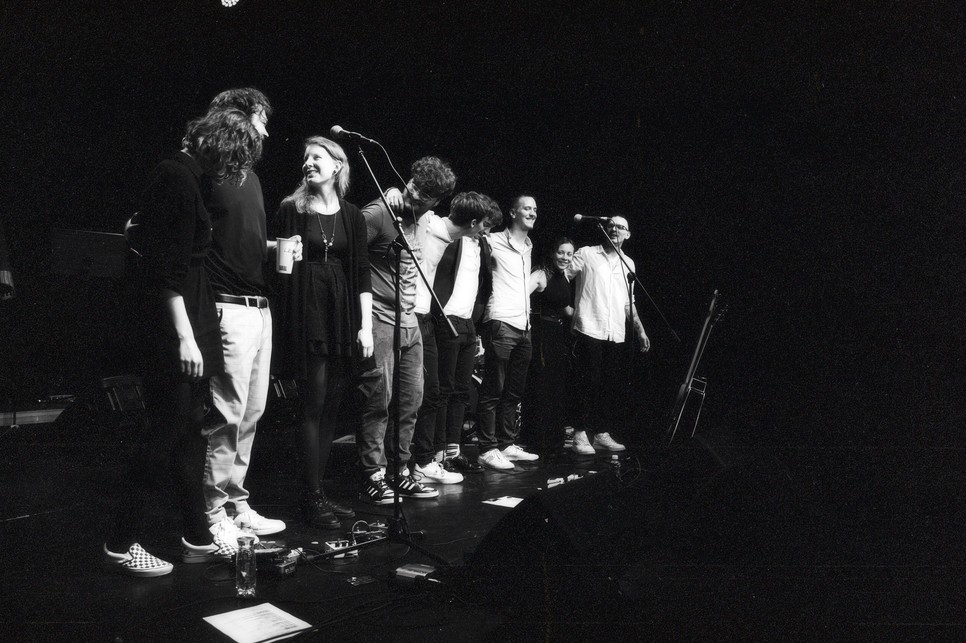 Török Betti jelenleg neves magyar zenekarok, mint az Esti Kornél, a 30Y és az egy5eg kommunikációs és turnémenedzsereként dolgozik