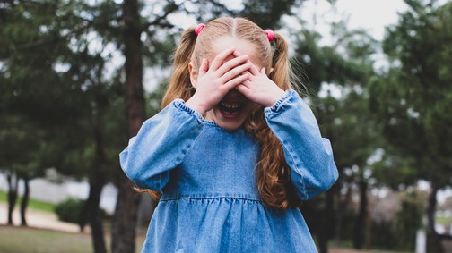Rendben van, ha a szülő a kisgyermeke előtt öltözik át? És ha nyitva marad a vécéajtó?