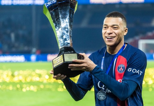 Szoboszlai Dominik fizetése után az arcodra fagy a mosoly a saját keresetedtől, és nem ő az egyetlen focista, aki ennyit keres