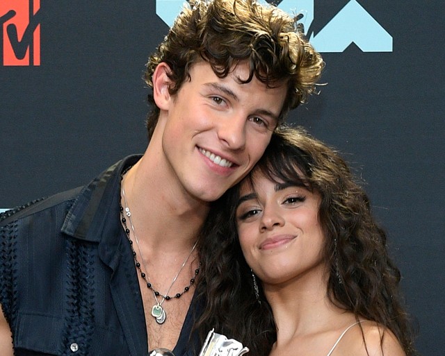 Shawn Mendes és Camila Cabello ´undorító´ csókcsatája megrázta az internetet