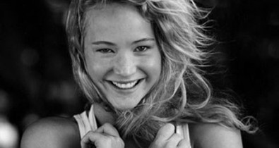 Látnod kell Jennifer Lawrence, Taylor Swift és Jamie Dornan korai reklámfotóit