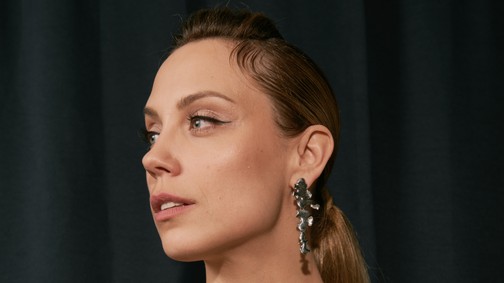 Lékai-Kiss Ramóna élete egyik legkülönlegesebb ruhájában vezette a GLAMOUR Women of the Year gálát