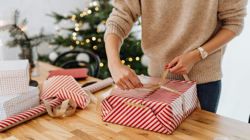 Ajándékötletek nőknek: válogatás, amelyben a figyelem a közös pont (x)