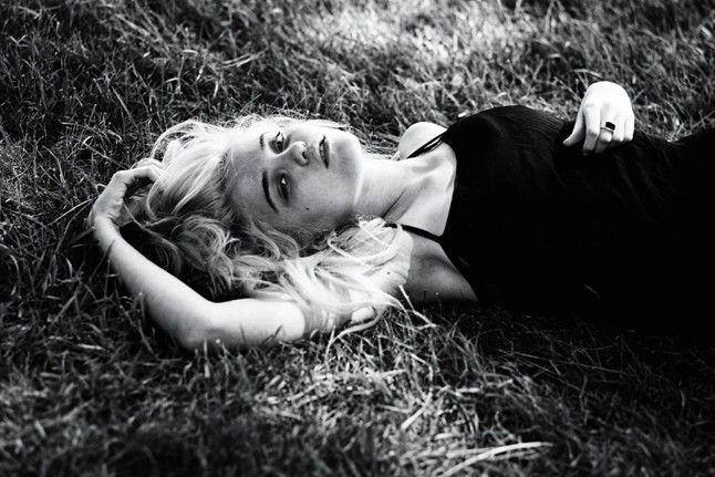 Hedi Slimane készítette a képeket Sky Ferriera legutóbbi Ghost című kislemezéhez. A következő EP, a You Are Not the One idén szeptemberben kerül majd a boltokba, míg a lo-fi popsztár I Will című debütáló albumát 2014-re ígérik.