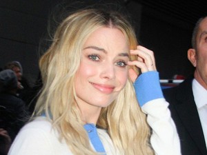 Ciki? Menő? Nem tudunk dönteni Margot Robbie retró szettjéről