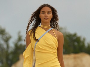 Színkavalkád és csillogás – Ilyen volt a Londoni Divathét