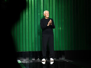 Néma csendben vonultak az Armani modelljei Ukrajna tiszteletére