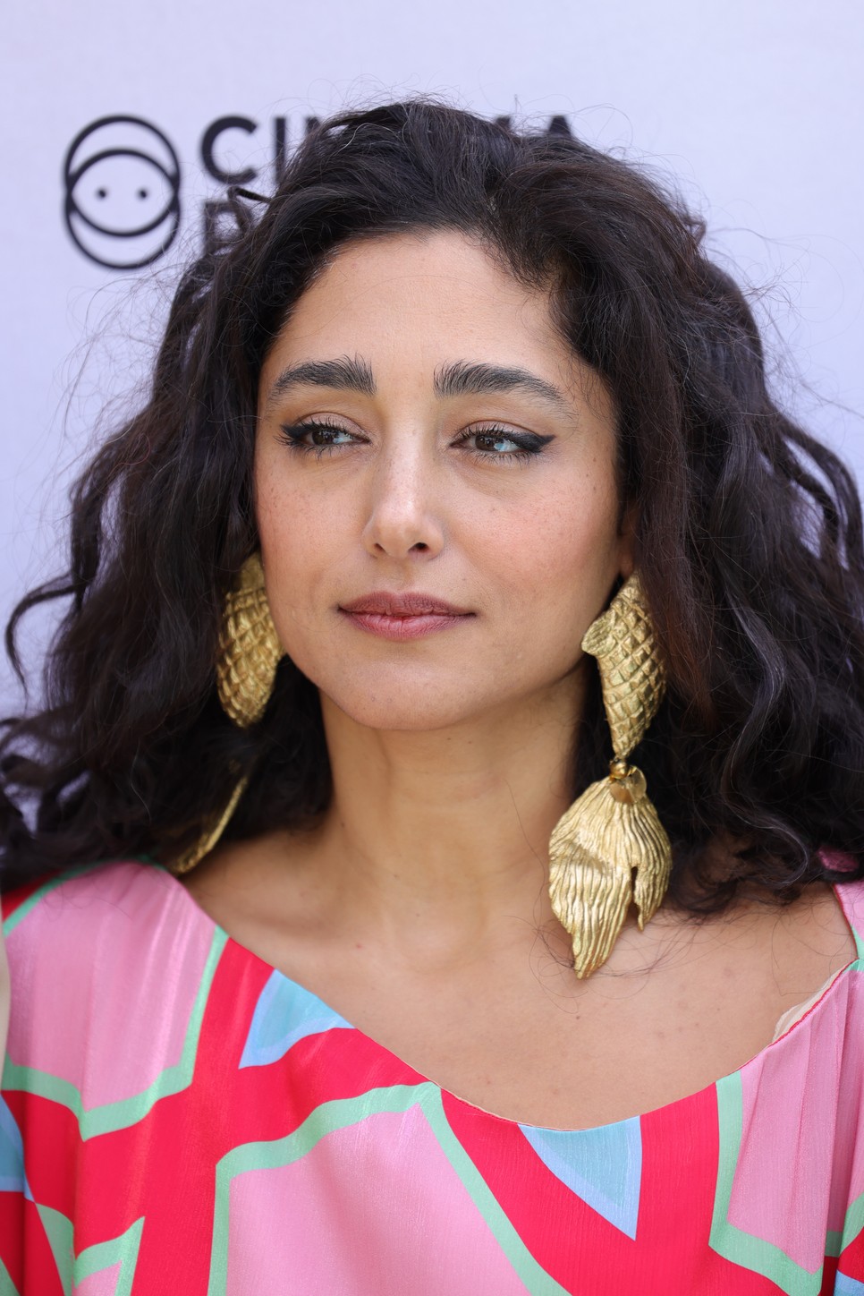 Golshifteh Farahani laza hullámokkal ragyogott a vörös szőnyegen