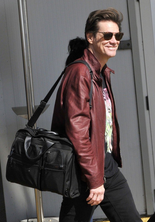 Jim Carrey embert faragott magából és megjelent a Velencei Filmfesztiválon!