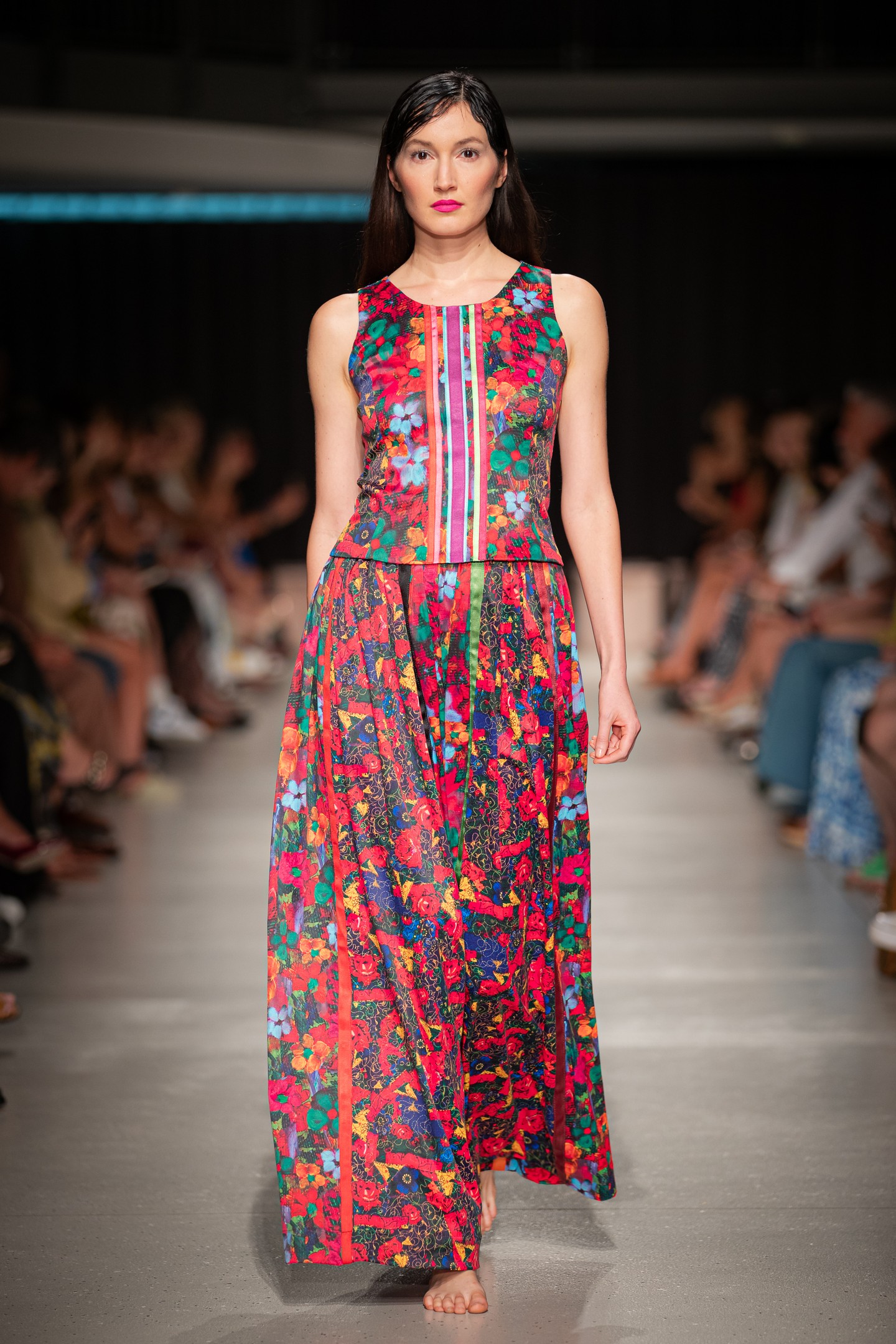 Romani Design 2025 tavasz-nyár kollekciójának bemutatója a BCEFW divathéten