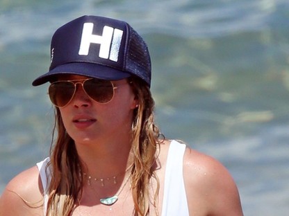 Hilary Duff beszólt a gúnyolódóknak, majd lazán felvállalta bikinis testét