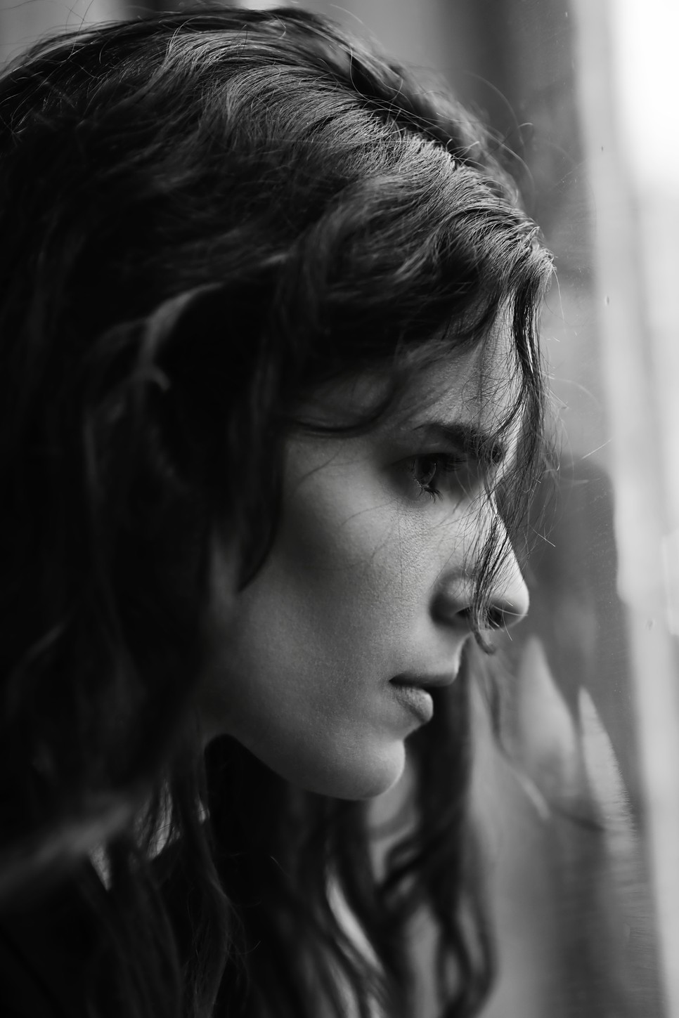 Urbányi Zóra zenéjében a csendnek is súlya van.