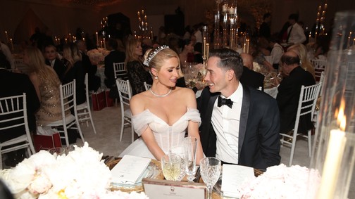 Édes babafotóval jelentette be Paris Hilton, hogy megszületett első gyermeke