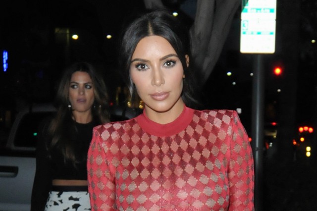 kim kardashian, spanx, hasszorító bugyi, alakformálás, alakformáló bugyi, alakformáló fehérnemű, homokóra alkat, alak