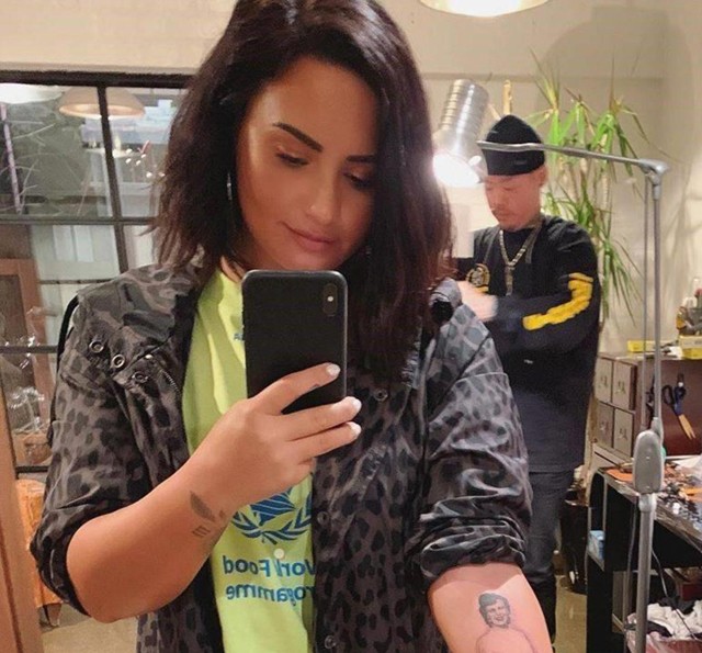 Demi Lovato új tetoválást csináltatott, és mindjárt elsírjuk magunkat