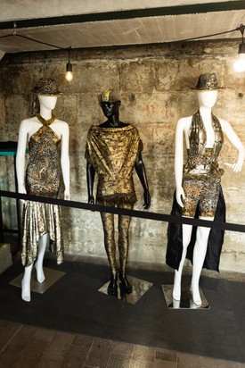 Kenguru 30. jubileumi kiállítás a Viadukt Bárban, Budepesten