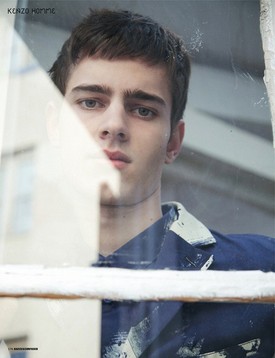 Dazed & Confused, 2010 március.