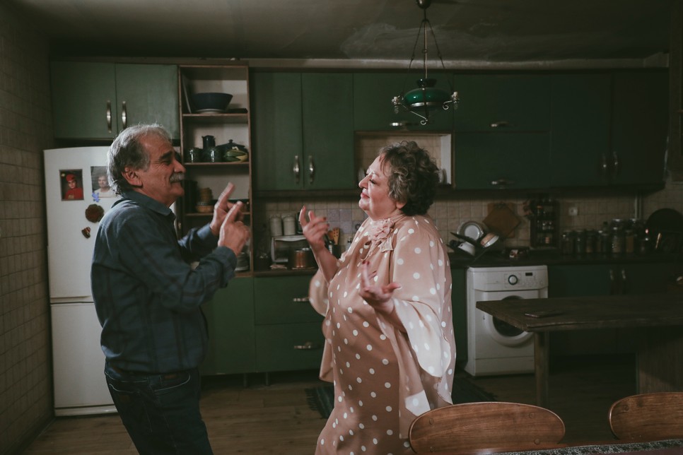 Az özvegyasszony és a nyugdíjas taxisofőr szívmelengető története bontakozik ki a vásznon