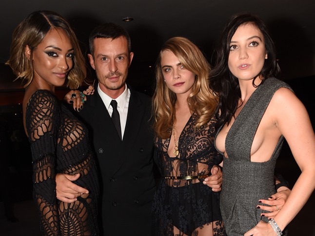 Jonathan Saunders Jourdan Dunn, Cara Delevingne és Daisy Lowe gyűrűjében