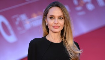 Ezt gondolja valójában Angelina Jolie arról, hogy a gyermekei elhagyták Brad Pitt vezetéknevét