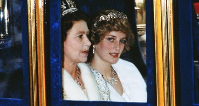 Felháborító fotók terjednek a királyi család tagjairól, így még soha nem láttuk Erzsébet királynőt és Diana hercegnét