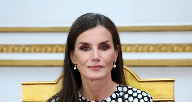 „Gyilkosok”- Sárral dobálták meg Letícia spanyol királynét a nyílt utcán