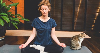 Nem csak egy Balin tartott jógatábor segíthet az újjászületésben - Az otthoni elvonulásnak is számos jótékony hatása lehet